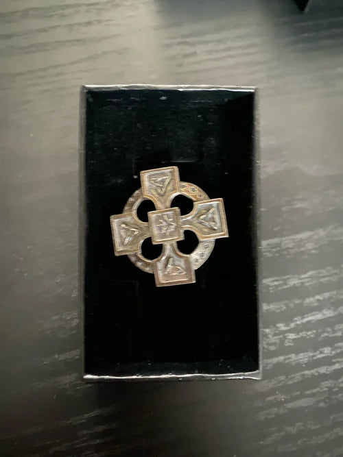 Metal kilt pins