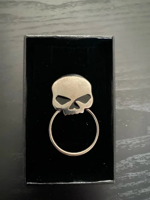 Metal kilt pins