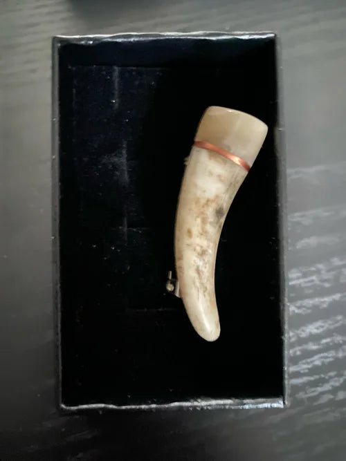 Antler/ horn topped kilt pin