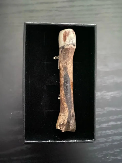 Antler/ horn topped kilt pin